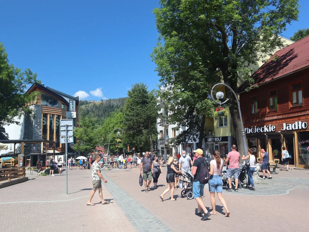 Visitors walking along Krupowki in Zakopane